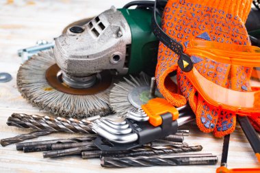 Eski bir arkaplan üzerinde kompozisyon çalışması için farklı bir araç.