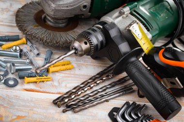 Eski bir arkaplan üzerinde kompozisyon çalışması için farklı bir araç.