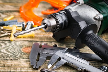 Eski bir arkaplan üzerinde kompozisyon çalışması için farklı bir araç.