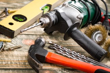 Eski bir arkaplan üzerinde kompozisyon çalışması için farklı bir araç.