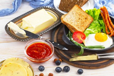 Eski bir arka planda sağlıklı bir kahvaltı