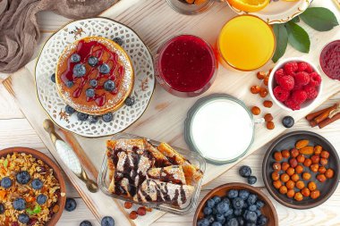 Eski bir arka planda sağlıklı bir kahvaltı