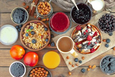 Eski bir arka planda sağlıklı bir kahvaltı