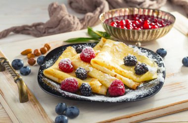 Eski bir arka planda sağlıklı bir kahvaltı