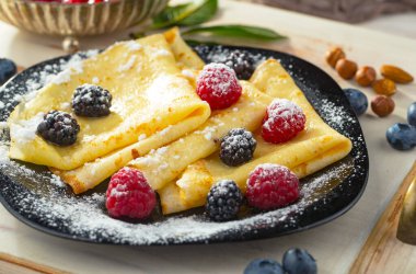 Eski bir arka planda sağlıklı bir kahvaltı