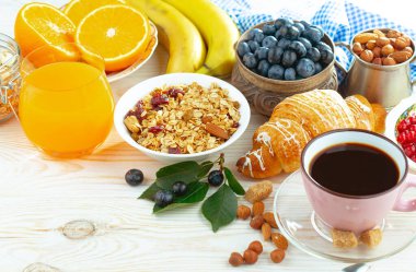 Eski bir arka planda sağlıklı bir kahvaltı. Lezzetli ve sağlıklı yemek kavramı..