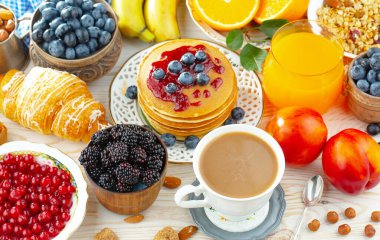 Eski bir arka planda sağlıklı bir kahvaltı. Lezzetli ve sağlıklı yemek kavramı..