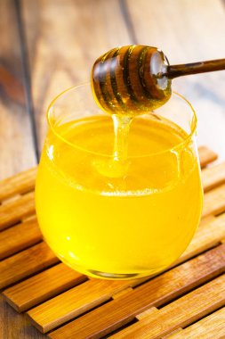 Taraktaki bal arısı.