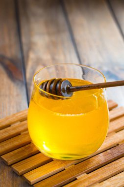 Taraktaki bal arısı.