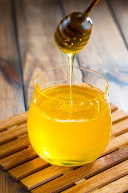 Taraktaki bal arısı.