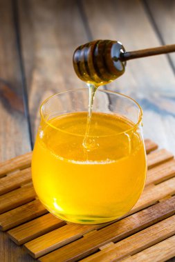 Taraktaki bal arısı.