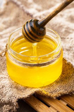 Taraktaki bal arısı.