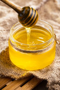 Taraktaki bal arısı.