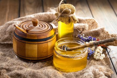 Taraktaki bal arısı.