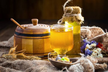 Taraktaki bal arısı.