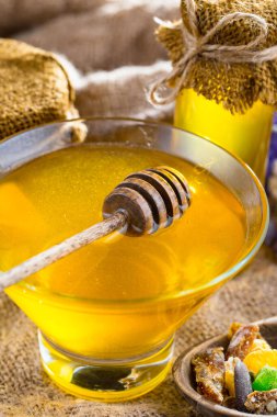 Taraktaki bal arısı.