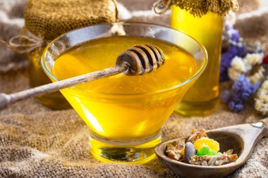 Taraktaki bal arısı.