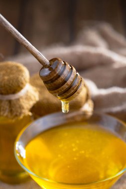 Taraktaki bal arısı.