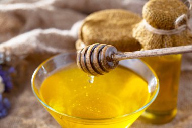 Taraktaki bal arısı.