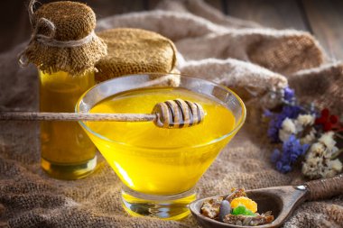 Taraktaki bal arısı.