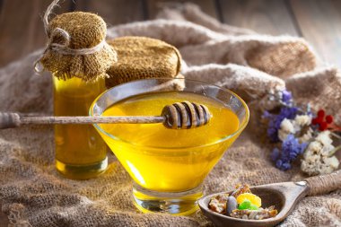 Taraktaki bal arısı.