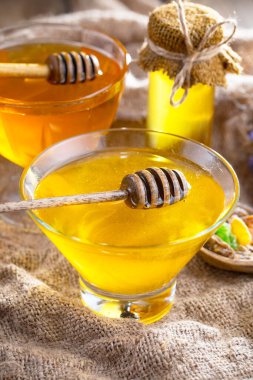 Taraktaki bal arısı.