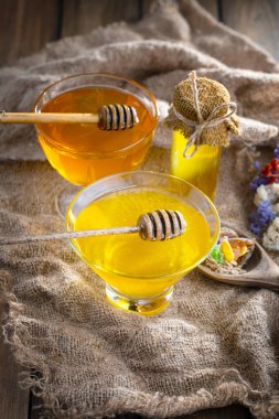 Taraktaki bal arısı.