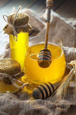 Taraktaki bal arısı.