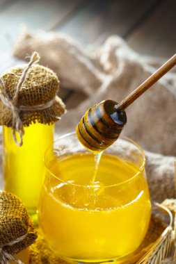 Taraktaki bal arısı.