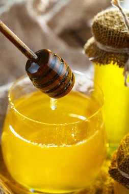 Taraktaki bal arısı.