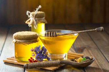 Taraktaki bal arısı.