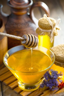 Taraktaki bal arısı.