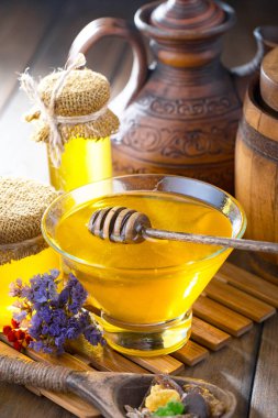 Taraktaki bal arısı.