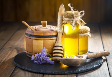 Taraktaki bal arısı.