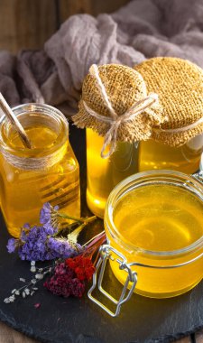 Taraktaki bal arısı.