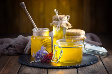 Taraktaki bal arısı.