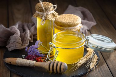 Taraktaki bal arısı.