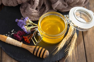 Taraktaki bal arısı.