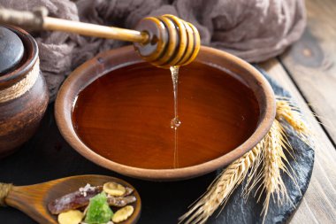 Taraktaki bal arısı.