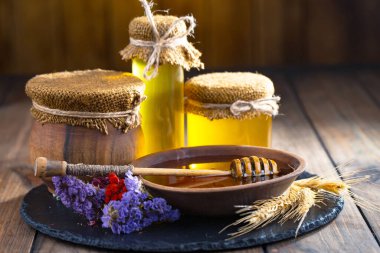 Taraktaki bal arısı.