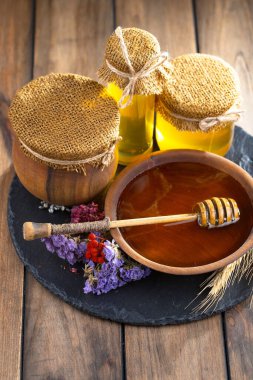 Taraktaki bal arısı.