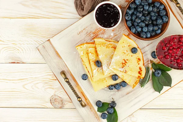 Eski bir arka planda sağlıklı bir kahvaltı