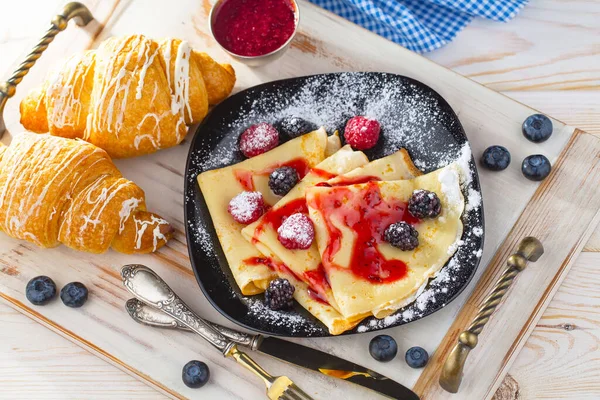 Eski bir arka planda sağlıklı bir kahvaltı