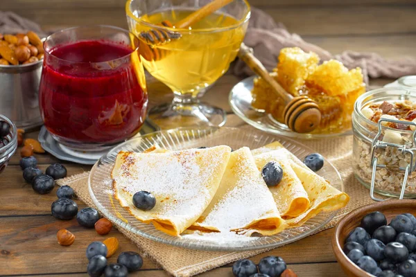 Eski bir arka planda sağlıklı bir kahvaltı. Lezzetli ve sağlıklı yemek kavramı..