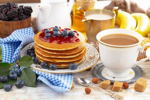 Gesundes Frühstück Vor Altem Hintergrund Das Konzept Der Schmackhaften Und — Stockfoto