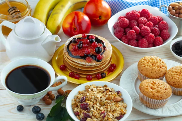 古い背景に健康的な朝食 おいしくて健康的な食べ物の概念 — ストック写真