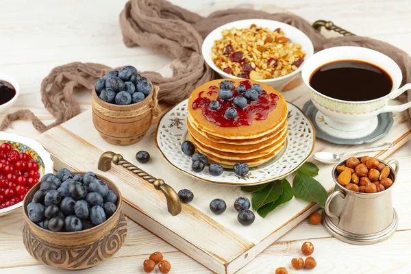 古い背景に健康的な朝食 おいしくて健康的な食べ物の概念 — ストック写真