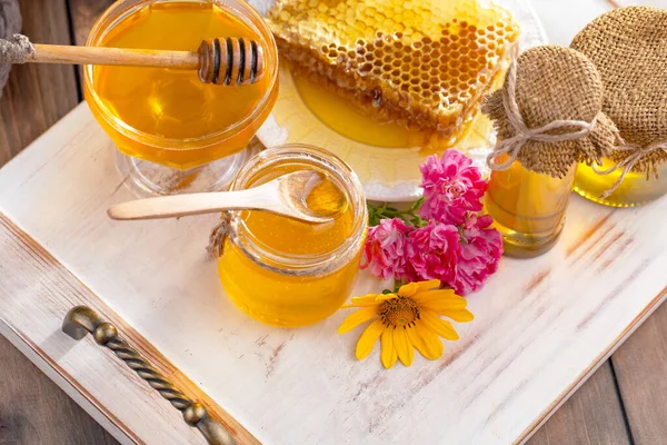 Пчелиный Мед Банке Цветком Старом Фоне — стоковое фото