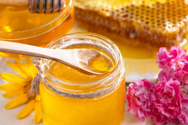 Bee Honey Jar Flower Old Background — Stock Photo, Image