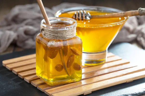 Honey Flows Slowly Stick Honeycomb — Stock Photo, Image